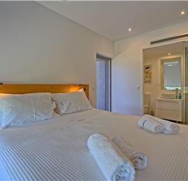 5 bedroom luxury villa with infinity pool, sea views and tennis court near Chania, sleeps 10